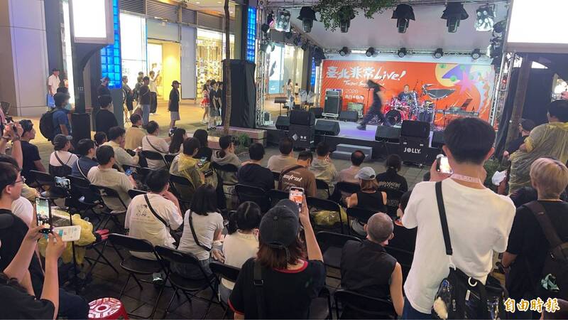 大雨澆不熄熱情 「台北非常Live!」信義香堤熱力開唱