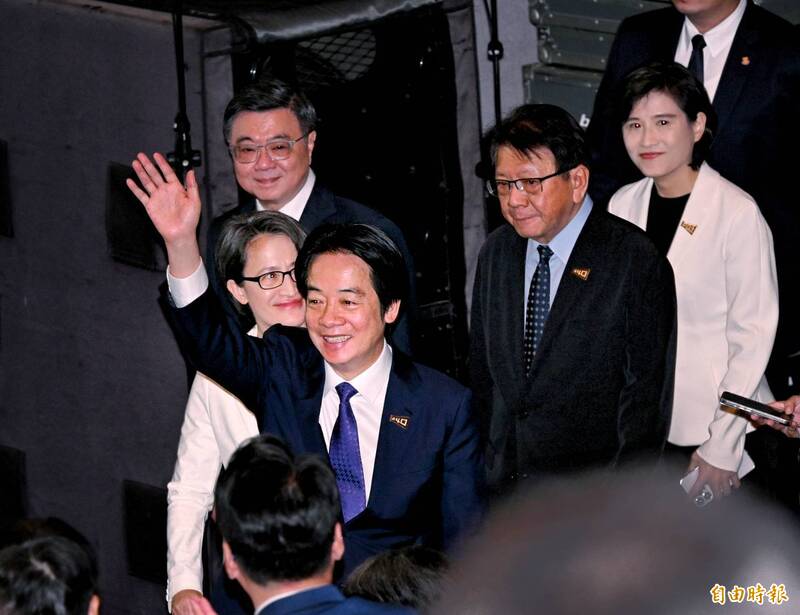 2026吹響號角!賴清德全代會親授戰旗 合體19縣市參選人誓師