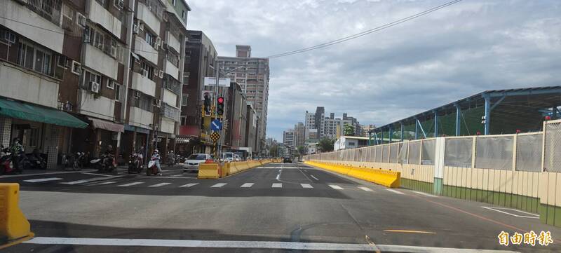 高市澄清路破管漏水293戶突停水 水公司派員搶修中