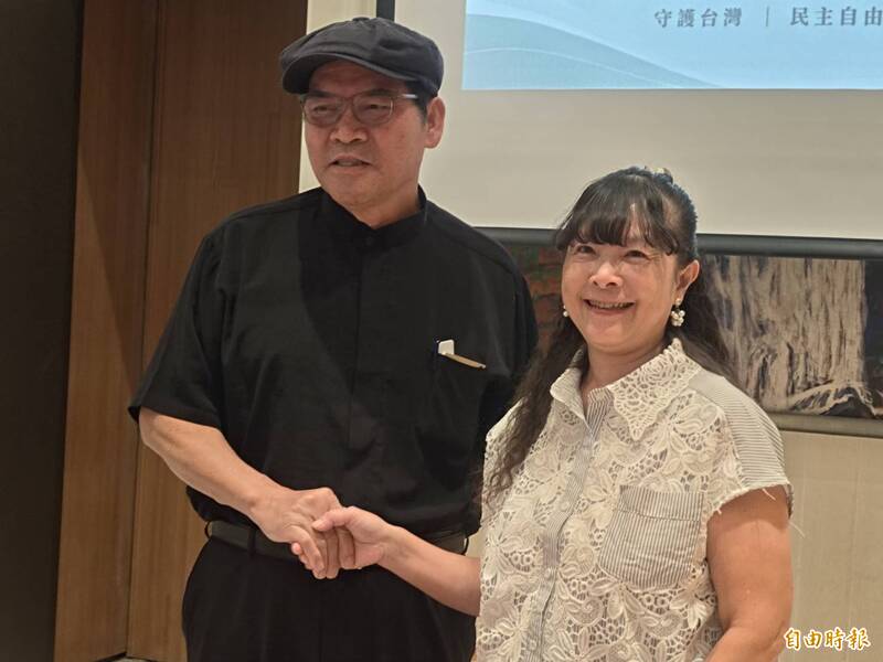 曾發文「考慮統一」 喜樂島新、舊任主席同框宣示守護台灣主權
