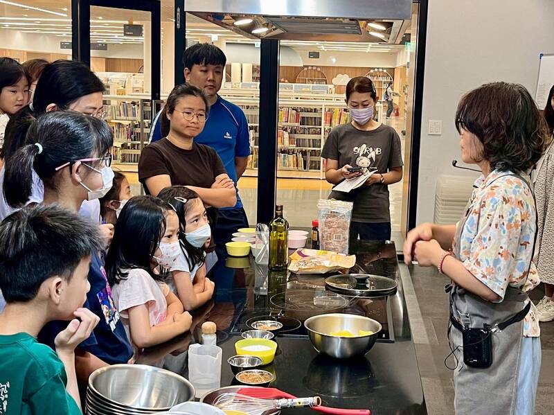 閱讀結合手作 南市圖「城市灶咖」串聯料理與文化
