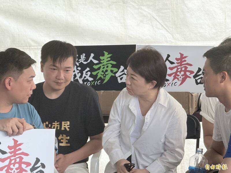 藍營小雞「絕食」抗議 盧秀燕探望:難過心疼不捨