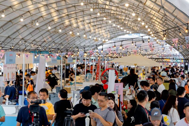 高雄「大港閱冰」兩天吸4萬人次 周邊商圈買氣增3成