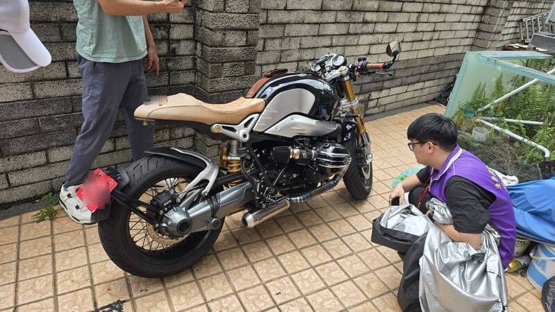 騎百萬重機欠費107萬!BMW經典街車遭查封 水電行老闆求分期贖回