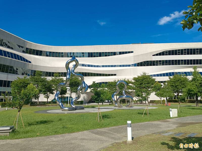 台中公共資訊圖書館觸電意外 2工人顏面受傷、上半身燒燙傷