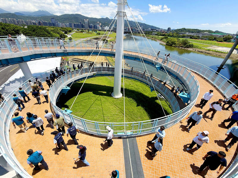 《TAIPEI TIMES》Minquan Bridge walkway near airport opens up