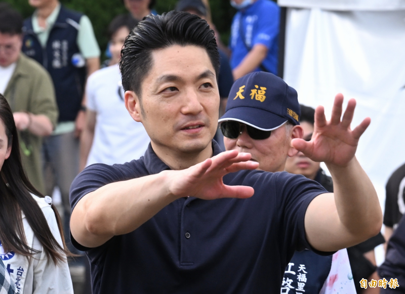 怕被罵還是怕被問?周軒酸爆蔣萬安偷偷探望自家小雞絕食