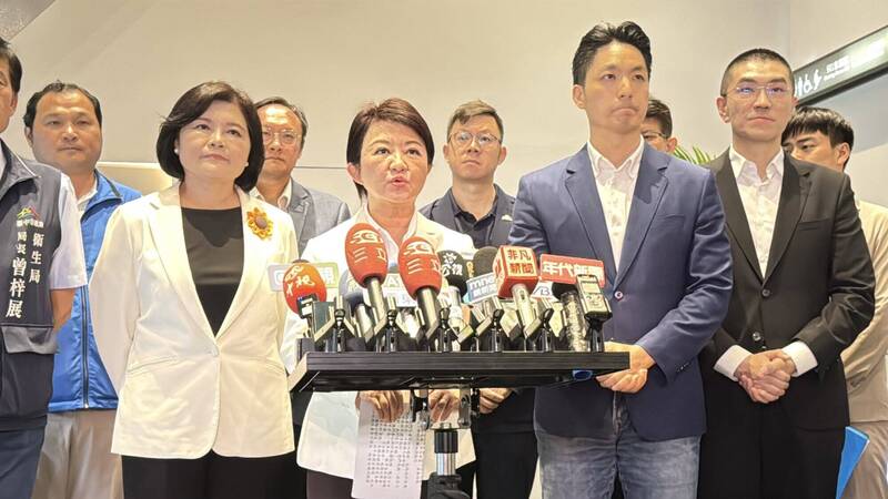 藍營4首長昨針對毒油閉門會 他細數出包事蹟:班上倒數四名一起開會