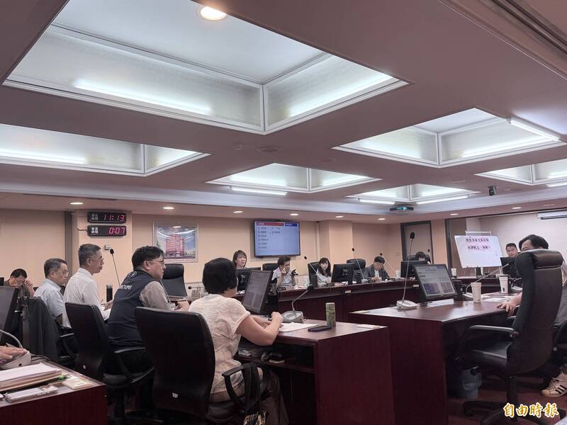 行人專用垃圾桶撤除、鼠類防治、溝渠清淤 北市議會要求環保局說明