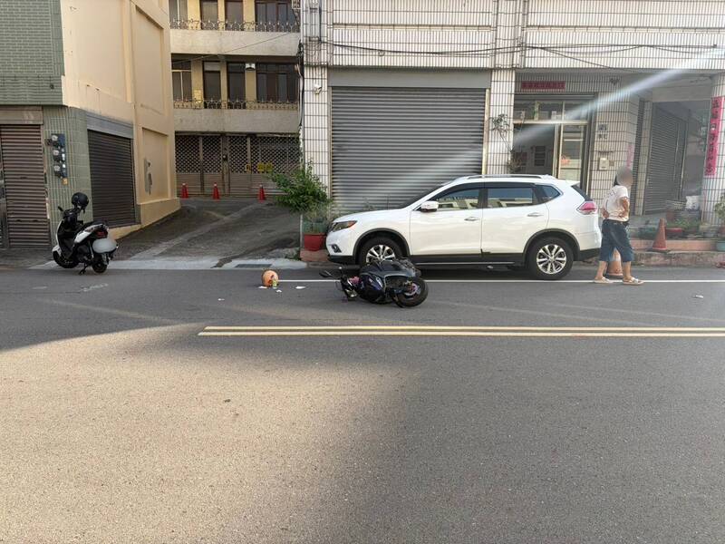 苗栗通霄清晨車禍!67歲老婦騎機車撞78歲婦人 雙方多處擦挫傷送醫