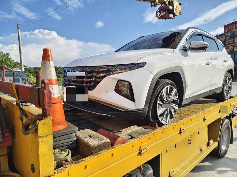 疑操作不當 國3北上苑裡段休旅車猛撞護欄