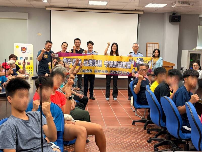 連江地檢署宣導反毒、防走私、反賄選 結合馬祖地標推LINE貼圖吸睛