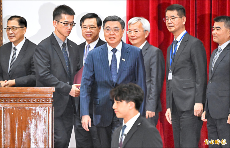 卓揆下動員令 嚴防境外勢力介選
