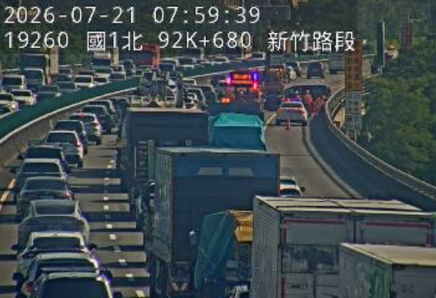 上班注意!國1北上新竹路段3車追撞塞爆