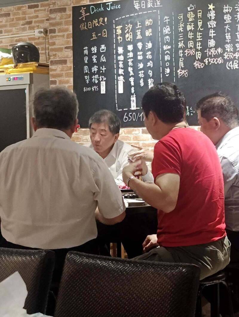 李明賢爆︰毒油案延燒 陳時中還在跑酒攤