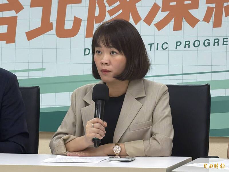 藍營續轟索資「百萬張紙」 簡舒培嘆早已「電子化」