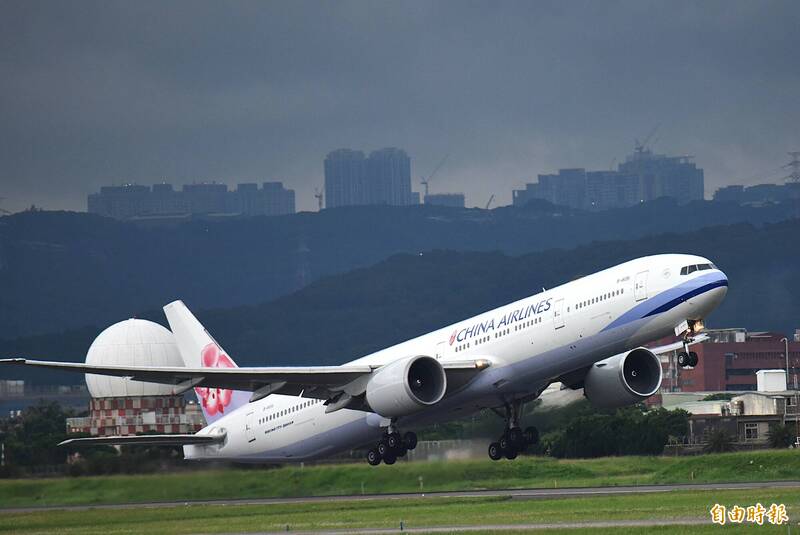 「全機Hold住」不降落因1小孩沒坐好! 華航機師和塔台對話曝光
