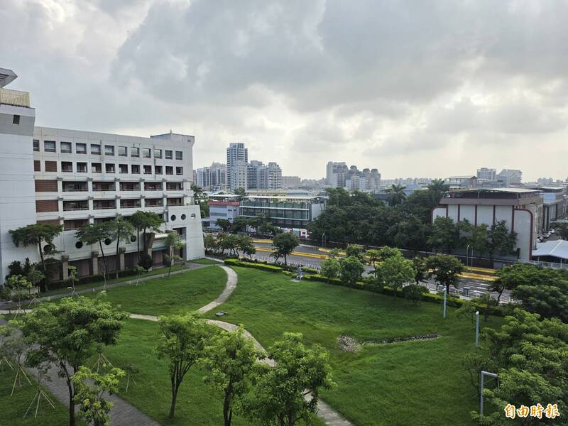 熱帶性低氣壓接近 高雄市府提醒週五起風雨明顯
