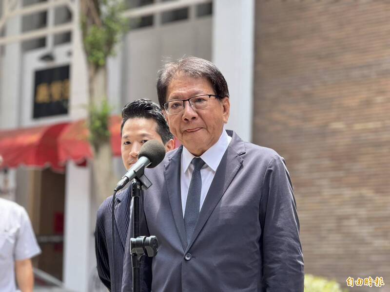 總統府秘書長潘孟安受訪表示,在未修憲前憲政機關仍須運作,將循例拜會各黨團爭取支持。(記者羅國嘉攝)
