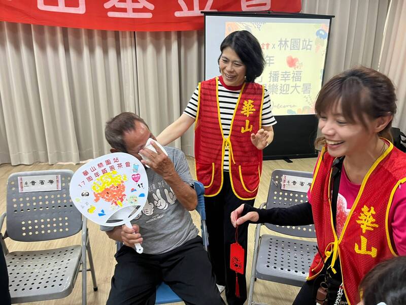 高雄幼童可愛陪伴 獨居阿公感動落淚