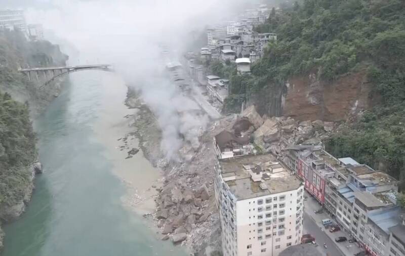 中國重慶山崩傷亡數據更新 11死50人失聯