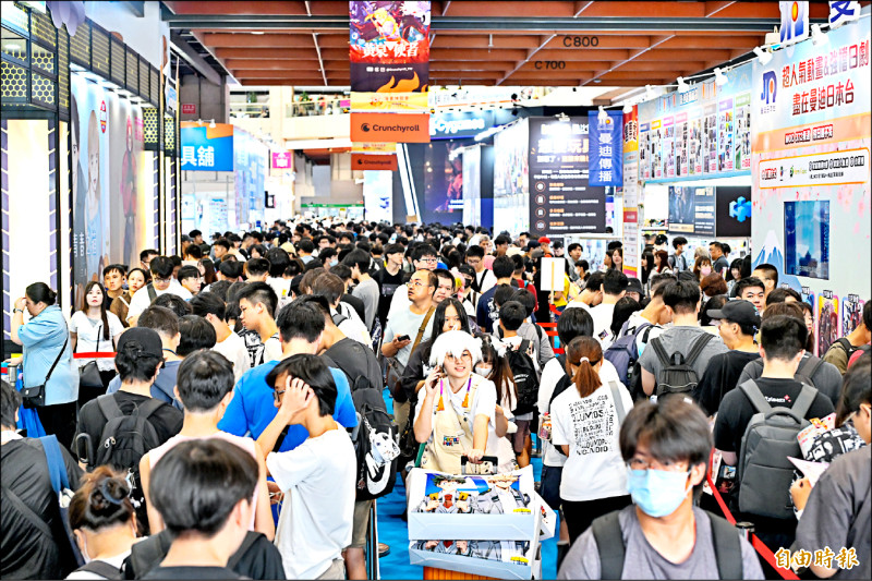 第25屆漫畫博覽會昨盛大開幕,估5天可創64萬人潮及3億元商機。(記者陳志曲攝)