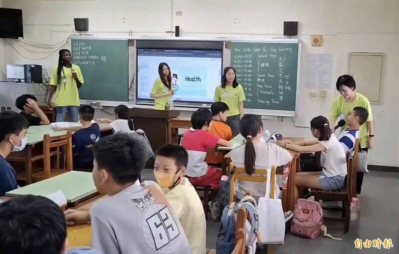 8海外青年志工入校12天 台南安定國中多元交流