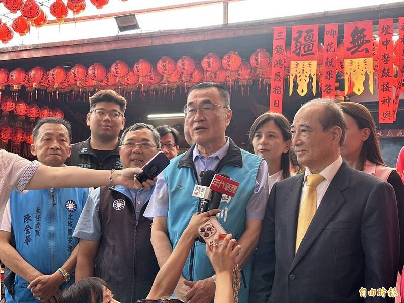 李四川土城參拜 王金平相挺喊「一起押這塊寶」