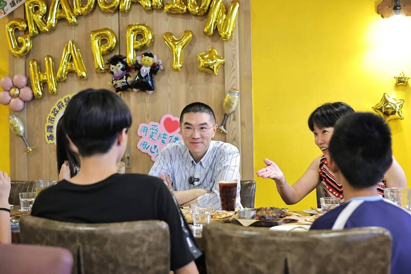 監護安置兒少畢業餐會 謝國樑感謝安置機構與社工一路陪伴