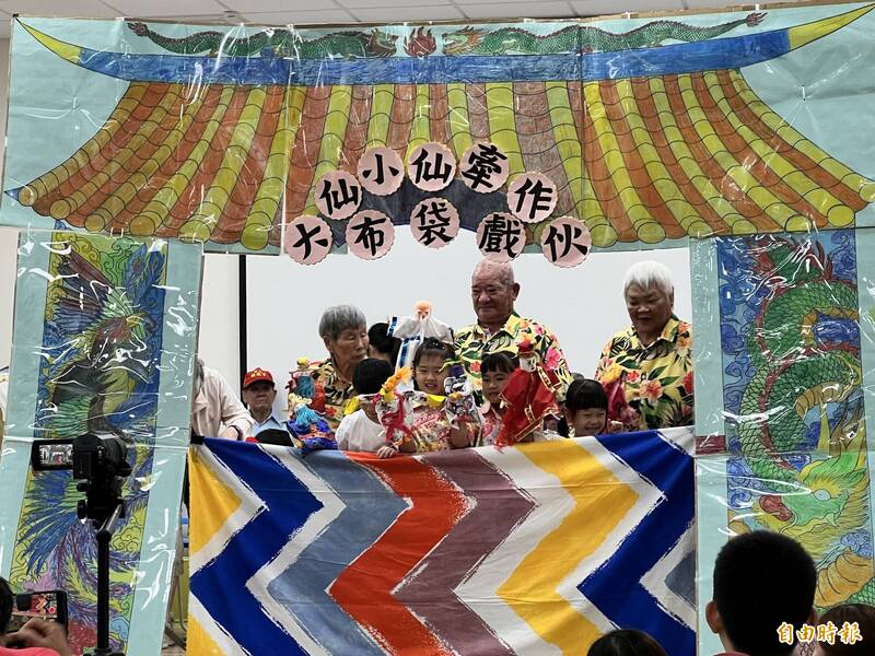 養樂多瓶做戲偶 屏東鹽埔老幼共演土地公布袋戲秀超溜台語