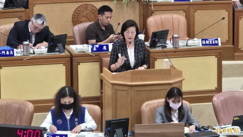 新北敬老卡擬明年開放溫泉、購物等多項使用 議員促重視偏鄉資源落差