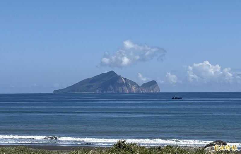 紅霞颱風外圍環流影響 龜山島明封島1天