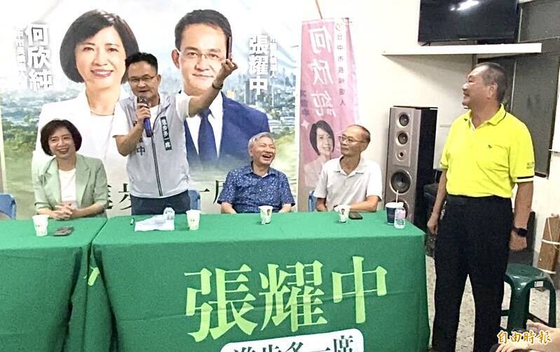 突見43年前父母證婚影片 何欣純當眾哽咽:小時候就沒爸爸了