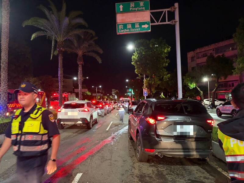 高雄馬自達暗夜迴轉 與對向Volvo轎車擦撞4傷