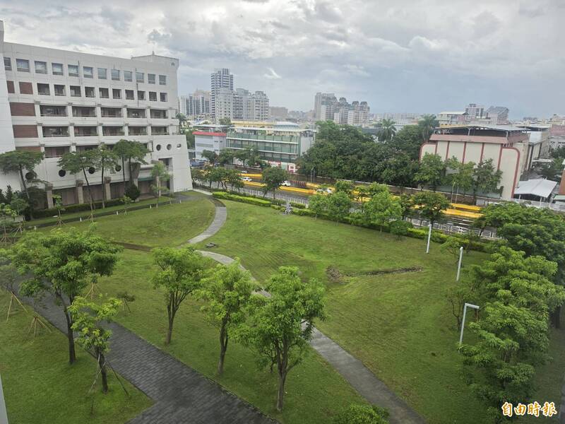 「紅霞」逼近後快閃 高雄風雨不大陣雨要下到這天
