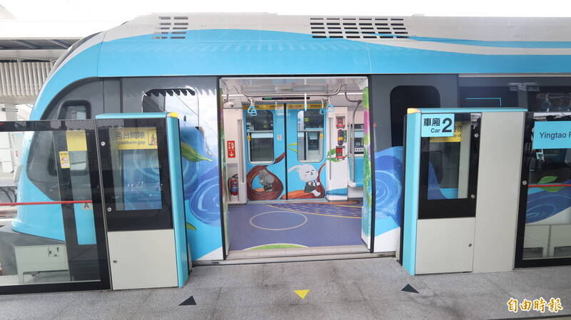 新北市捷運工程局今於三鶯線台北大學站舉辦「原住民主題彩繪列車」開箱活動。（記者黃政嘉攝）