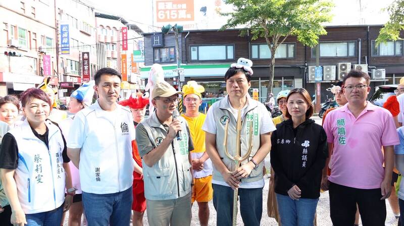 羅東藝穗節踩街 林國漳化身海洋大使