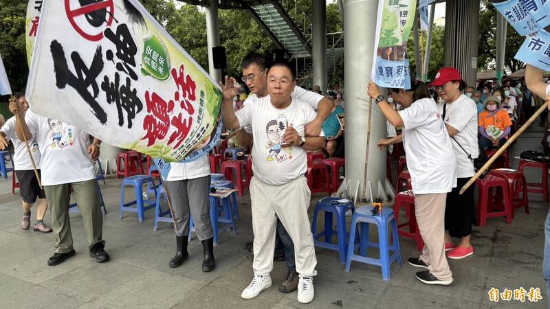 國民黨台南連線「反毒油」 上演行動劇酸民進黨政府無能