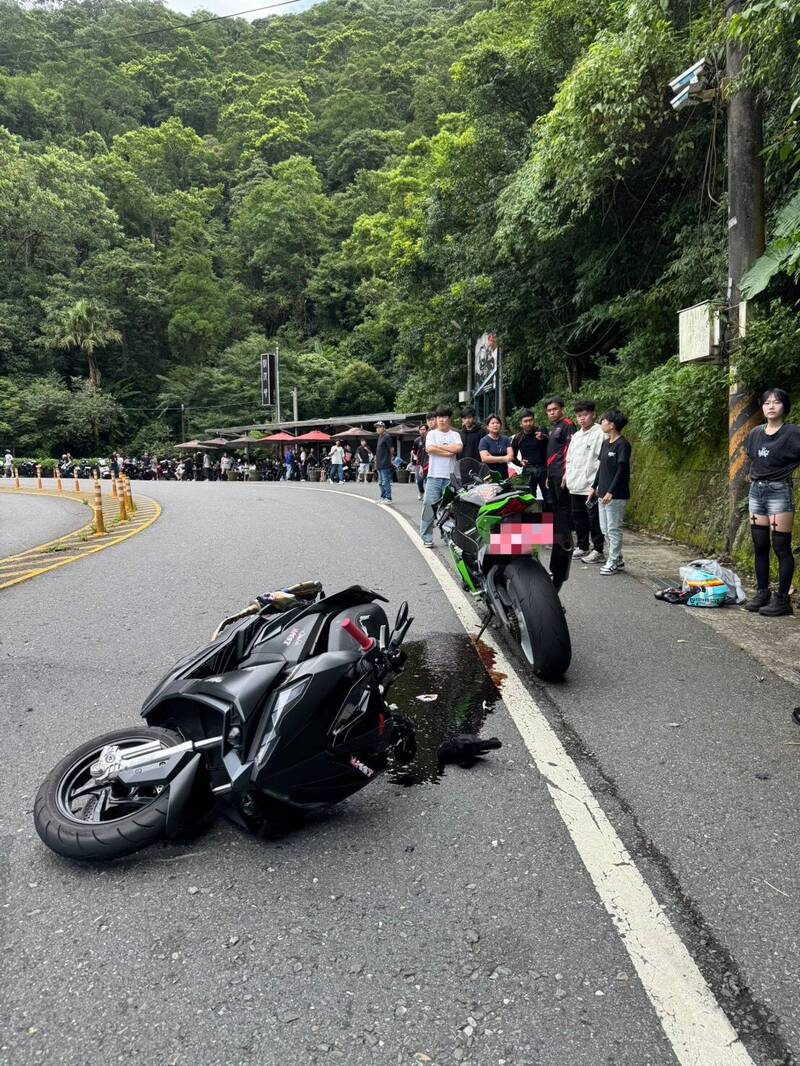 北宜追焦聖地財茂彎1小時2起車禍4傷 咖啡廳海景第一排客人遭殃