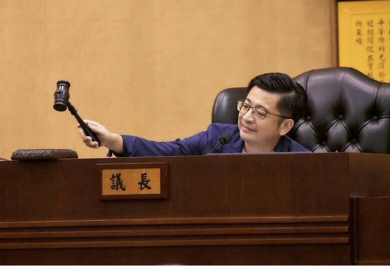 擋彰議長6連霸?謝典霖昔「軍師」劉坤鱧遭約談 引爆陰謀論