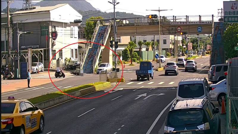 花蓮壽豐中山路口車禍 男騎士遭右轉車擊落頭部重創