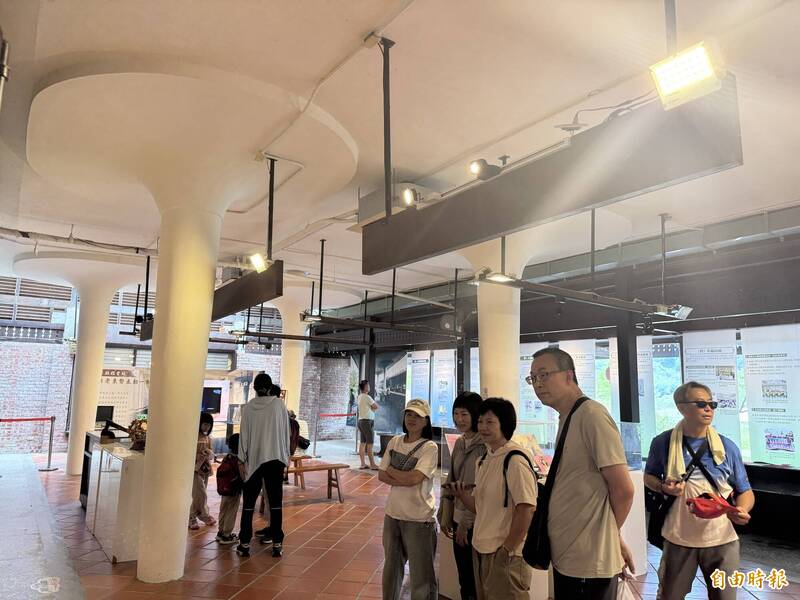 東勢客家文化園區2期整建工程,將回復舊東勢火車站的樣貌,凸顯已故「台灣第一女建築師」修澤蘭設計的經典月台柱。(記者歐素美攝)