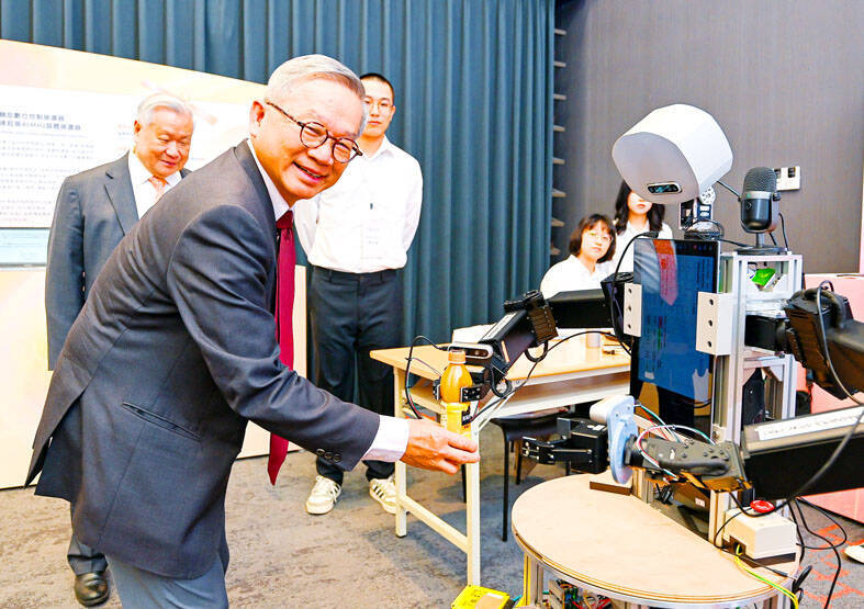 《TAIPEI TIMES》 Robots to help with labor shortage