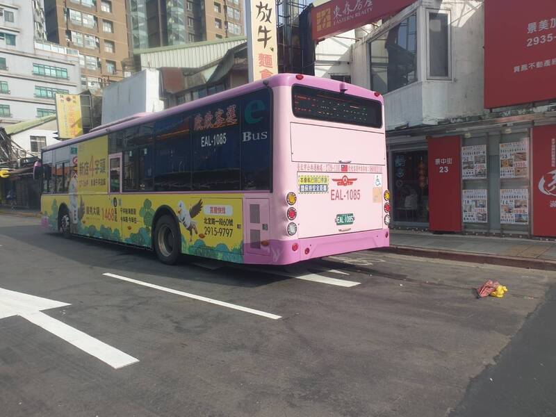北市死亡車禍!83歲婦人下車往車頭前過馬路 遭欣欣客運公車輾斃