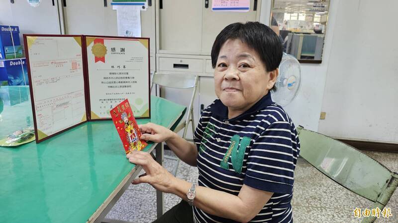 暖心!當鄉公所34年總機小姐 退休第一件事讓人感動