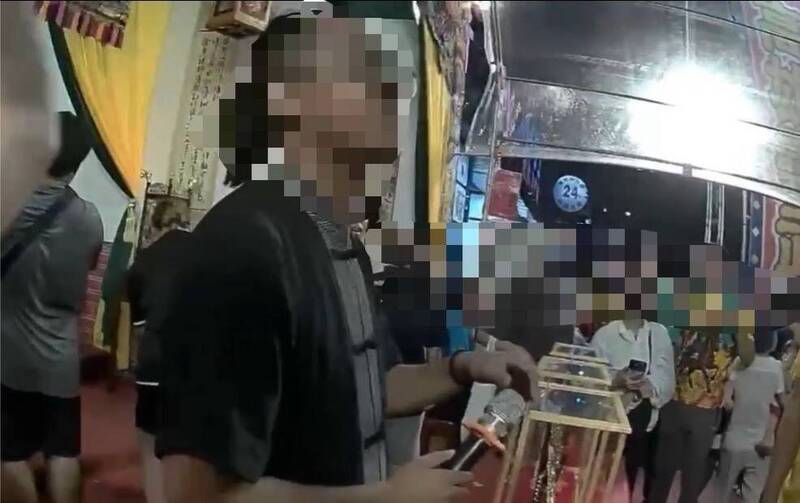 高雄宮廟遶境深夜放煙火 警依社維法送辦