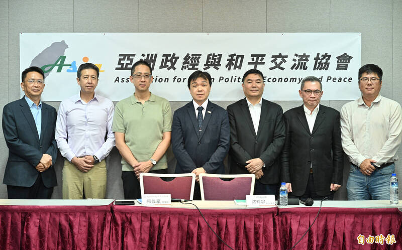 中國對台複合式施壓升級 學者:海警船像蟑螂在那跑來跑去!