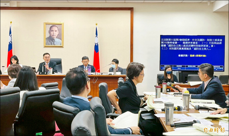 無人載具專法初審 13案全送協商 鍾佳濱爆料 傅崐萁向AIT承諾828三讀