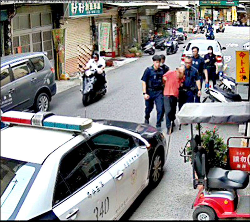 酒駕撞6車 混入人群掰看戲 警識破