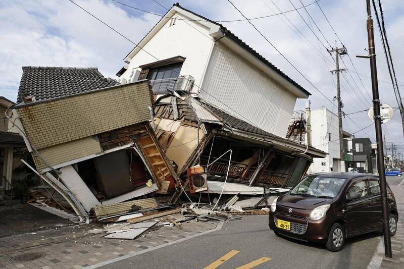 熊本縣八代市建築物倒塌。（美聯社）